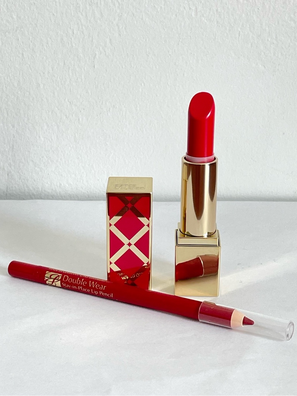 Estee Lauder Bold Red Lipstick with Lip Pencil set